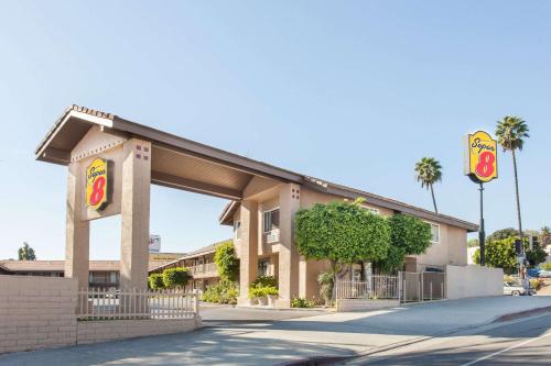 Super 8 by Wyndham Los Angeles/Alhambra